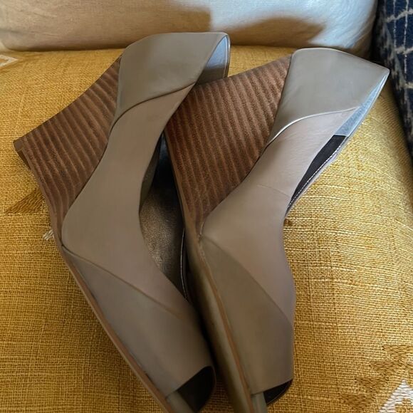 Banana Republic Leather Wedges - Picture 5 of 7